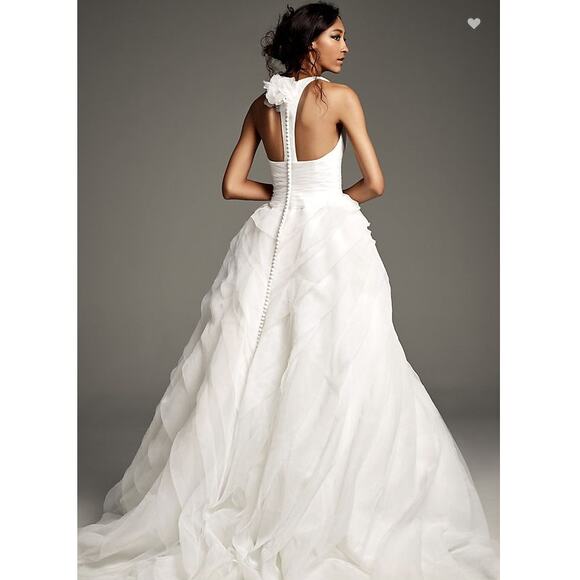 Vera Wang Tiered Organza T-Back Ball Gown Wedding Dress Vera Wang Tiered Organza T-Back Ball Gown Wedding Dress